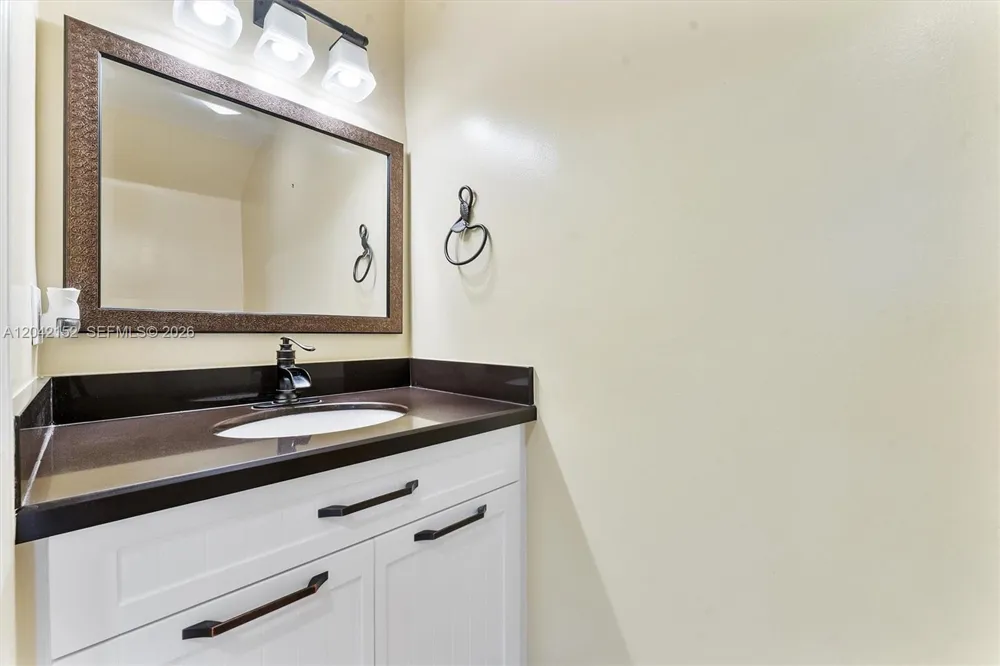 1552 Barcelona Way #6-19 Weston, FL 33327