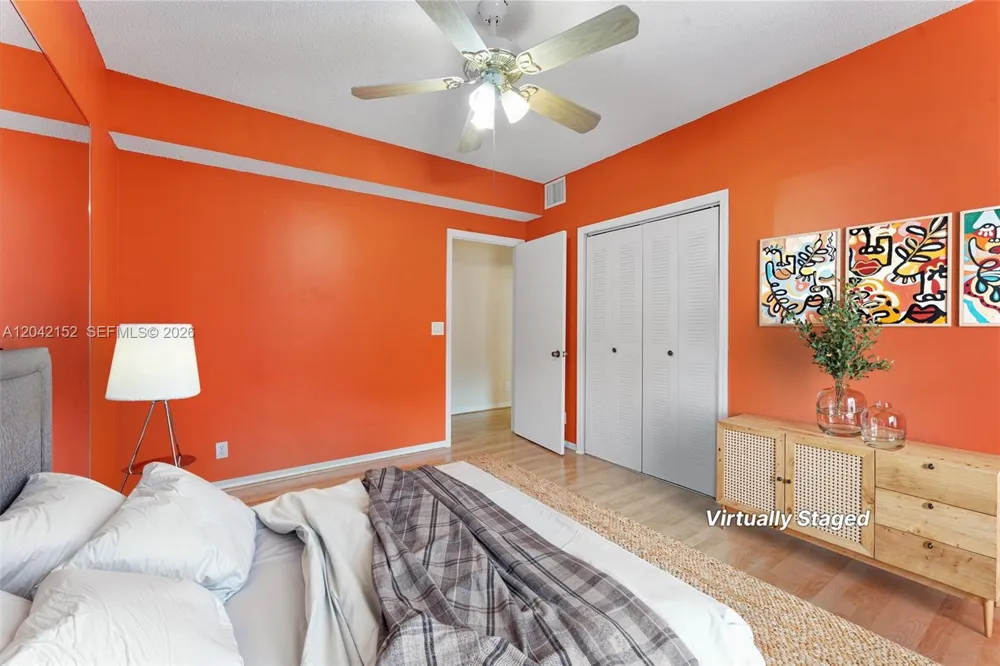 1552 Barcelona Way #6-19 Weston, FL 33327