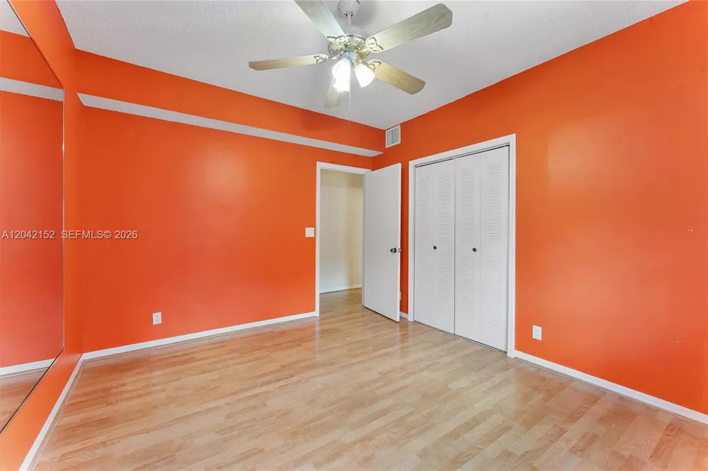 1552 Barcelona Way #6-19 Weston, FL 33327