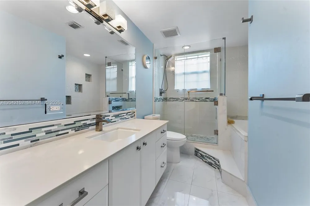 1552 Barcelona Way #6-19 Weston, FL 33327