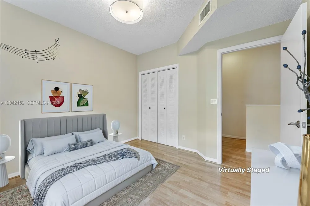 1552 Barcelona Way #6-19 Weston, FL 33327