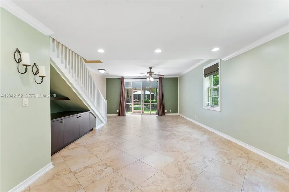1552 Barcelona Way #6-19 Weston, FL 33327