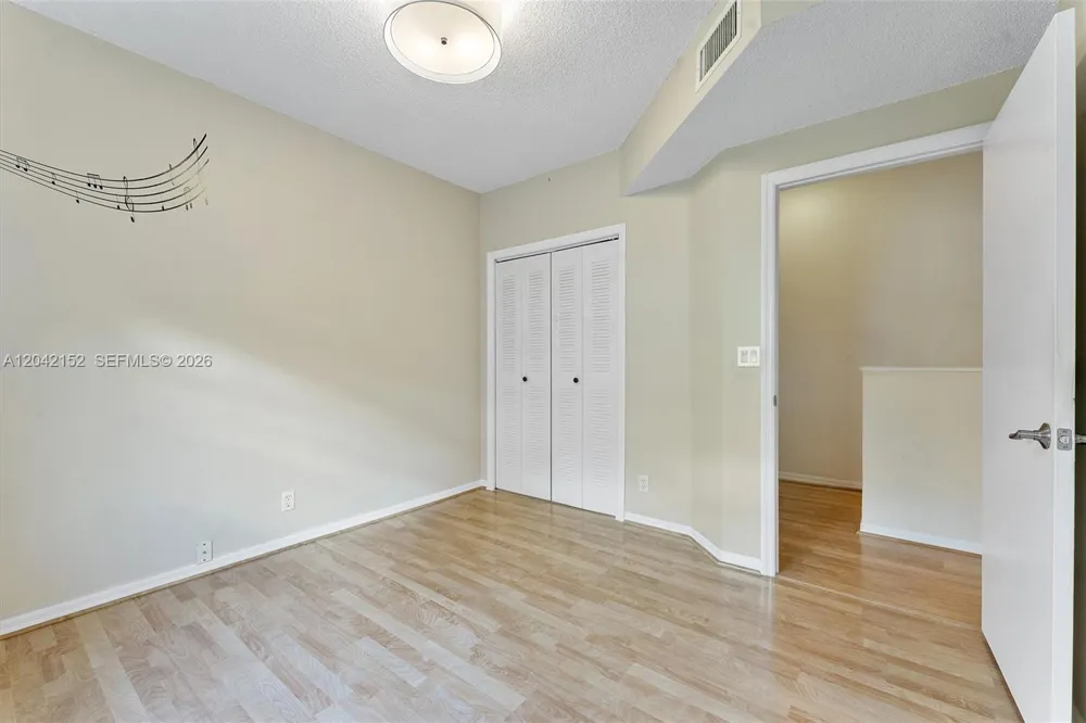 1552 Barcelona Way #6-19 Weston, FL 33327