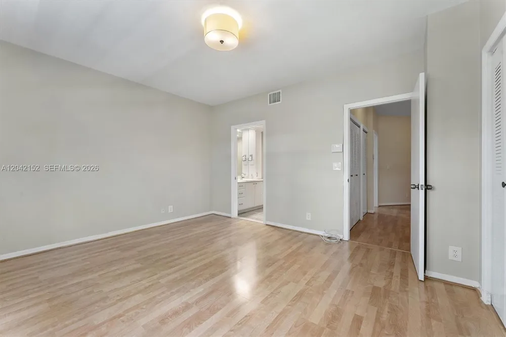 1552 Barcelona Way #6-19 Weston, FL 33327