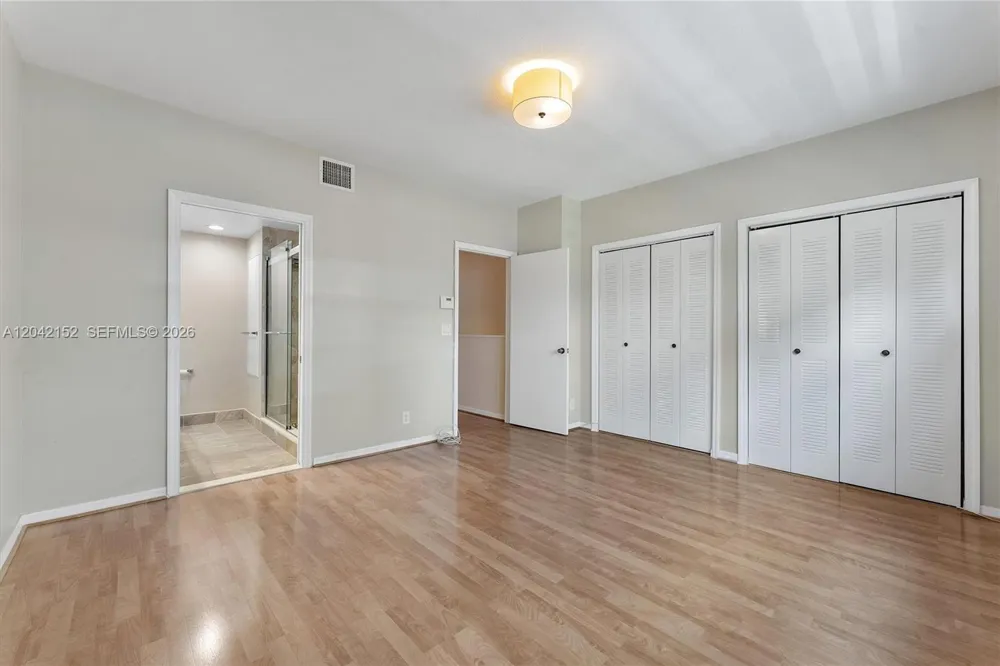 1552 Barcelona Way #6-19 Weston, FL 33327