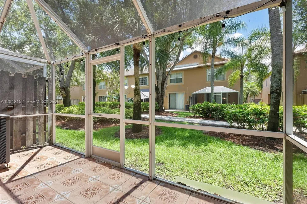 1552 Barcelona Way #6-19 Weston, FL 33327