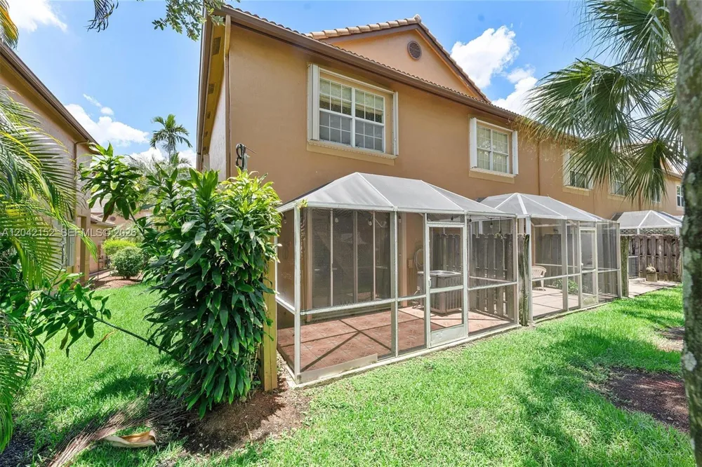 1552 Barcelona Way #6-19 Weston, FL 33327