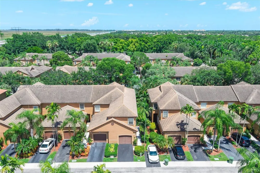 1552 Barcelona Way #6-19 Weston, FL 33327