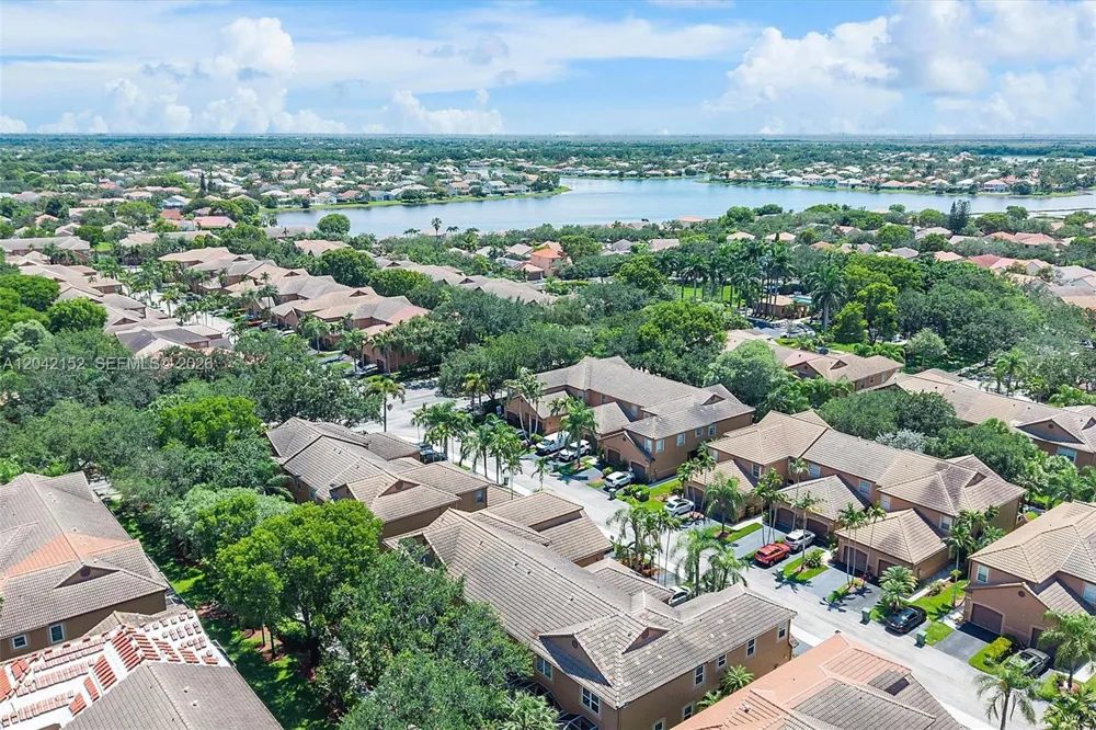 1552 Barcelona Way #6-19 Weston, FL 33327