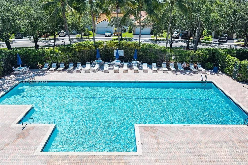 1552 Barcelona Way #6-19 Weston, FL 33327