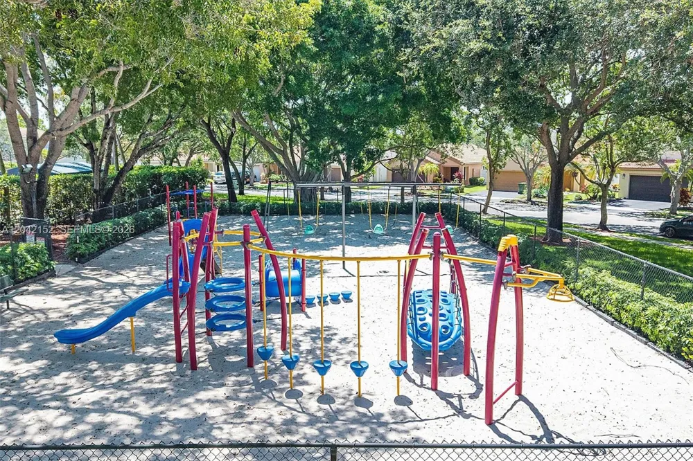 1552 Barcelona Way #6-19 Weston, FL 33327