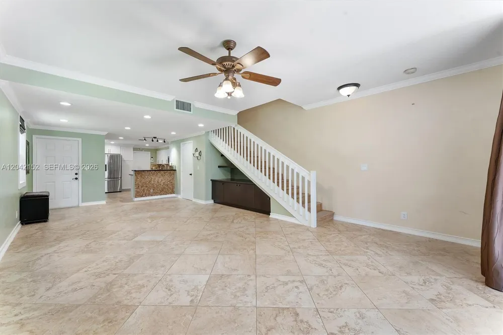 1552 Barcelona Way #6-19 Weston, FL 33327