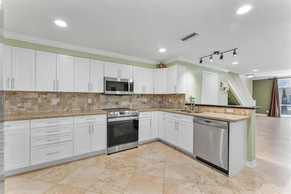 1552 Barcelona Way #6-19 Weston, FL 33327