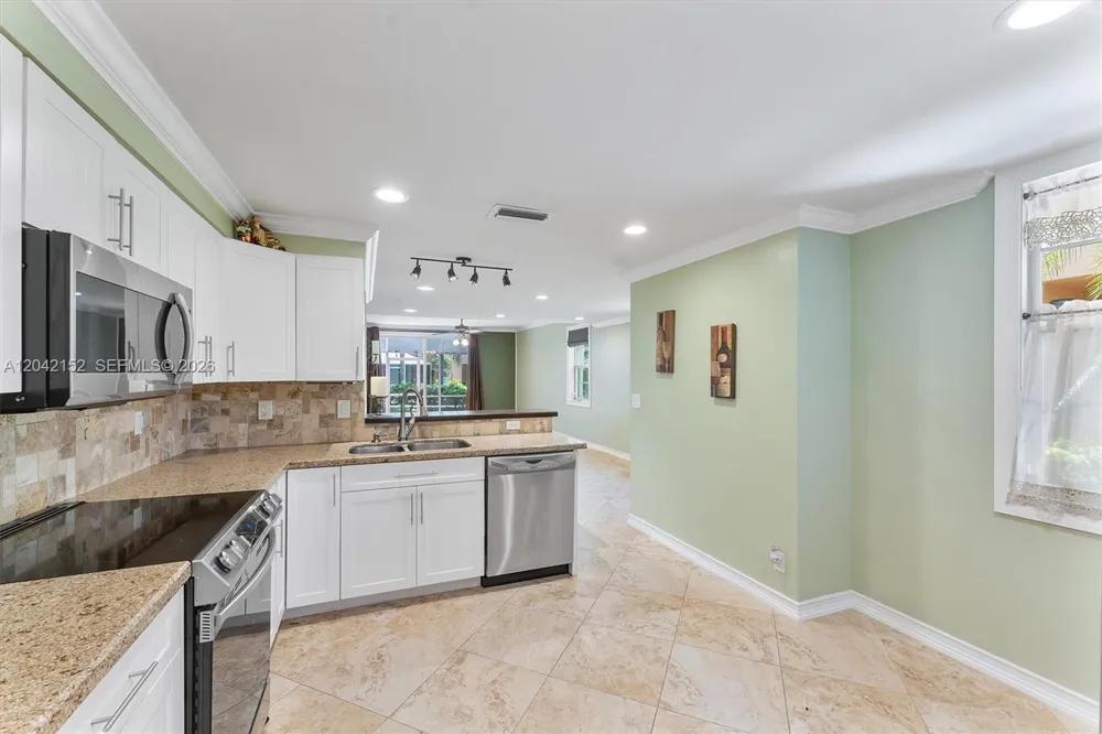 1552 Barcelona Way #6-19 Weston, FL 33327
