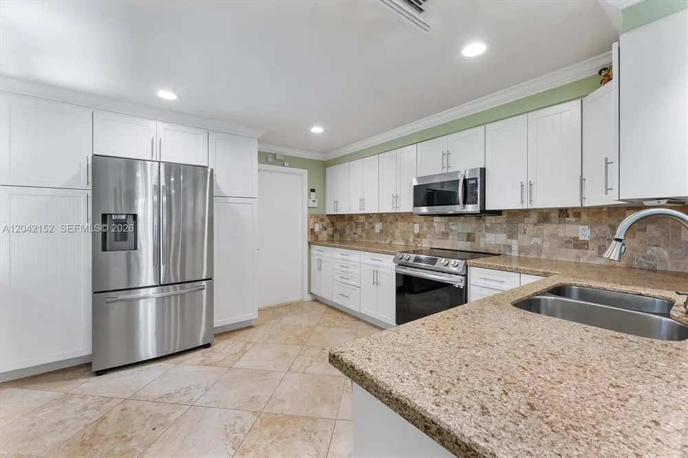 1552 Barcelona Way #6-19 Weston, FL 33327