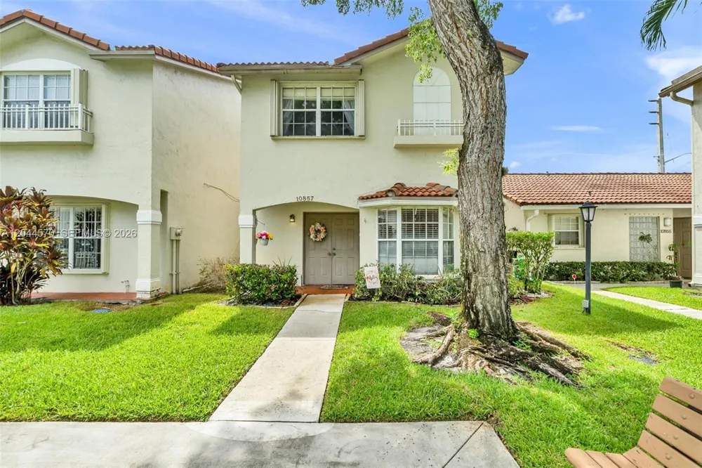 10857 NW 8th St Pembroke Pines, FL 33026
