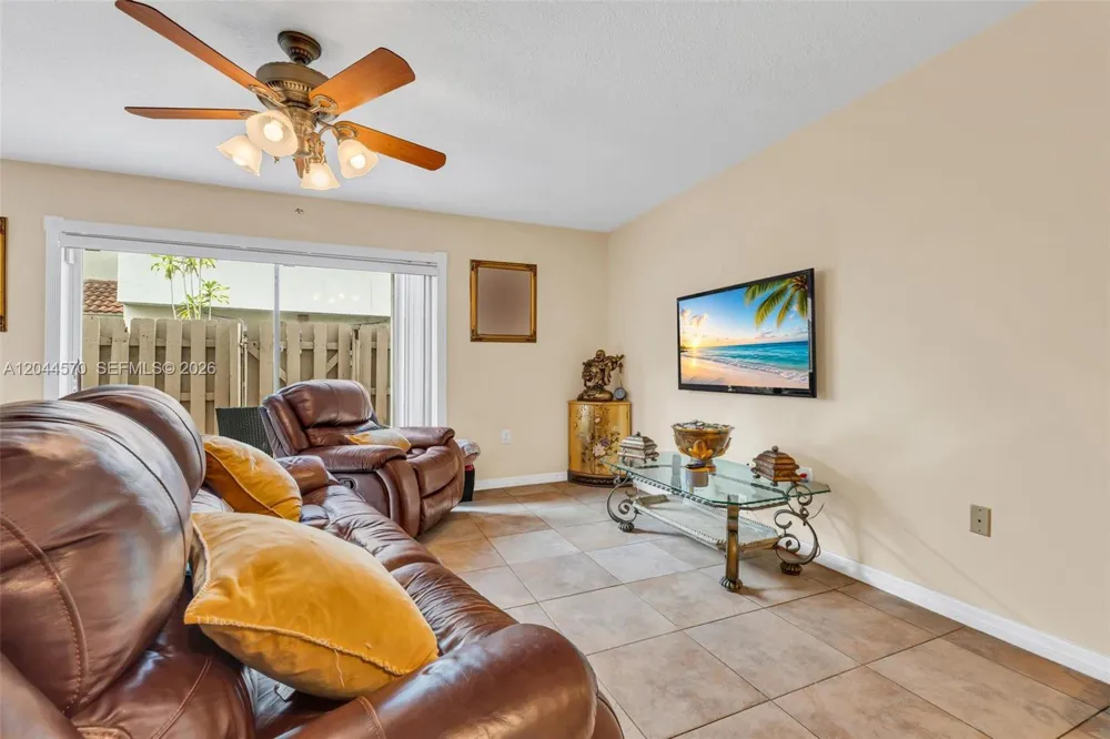 10857 NW 8th St Pembroke Pines, FL 33026