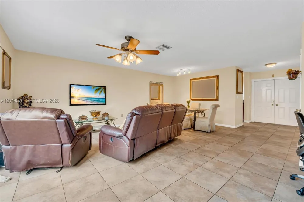 10857 NW 8th St Pembroke Pines, FL 33026
