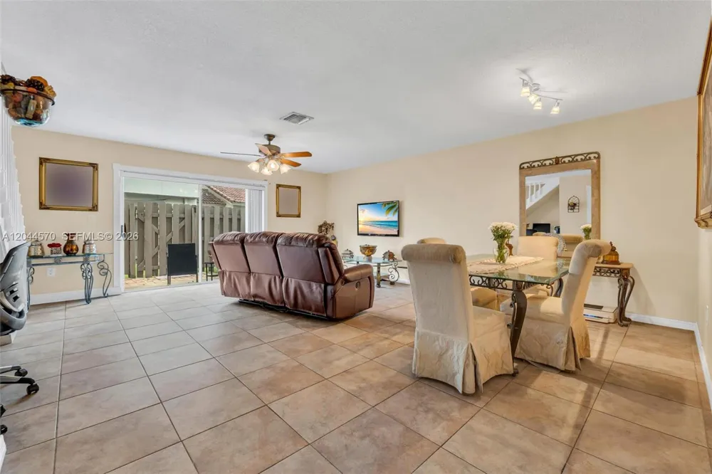 10857 NW 8th St Pembroke Pines, FL 33026