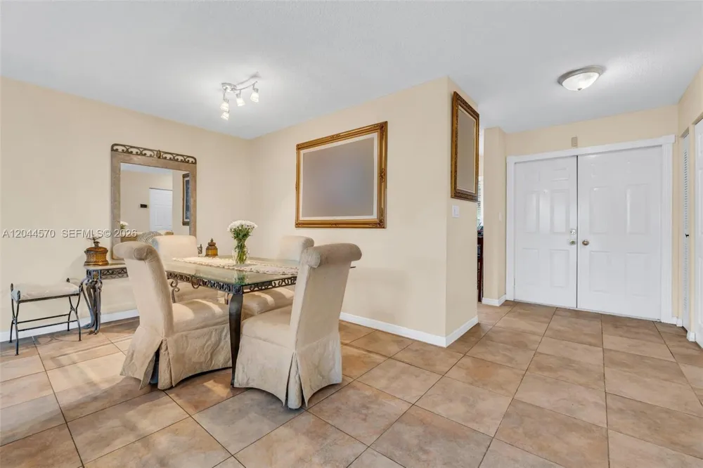10857 NW 8th St Pembroke Pines, FL 33026