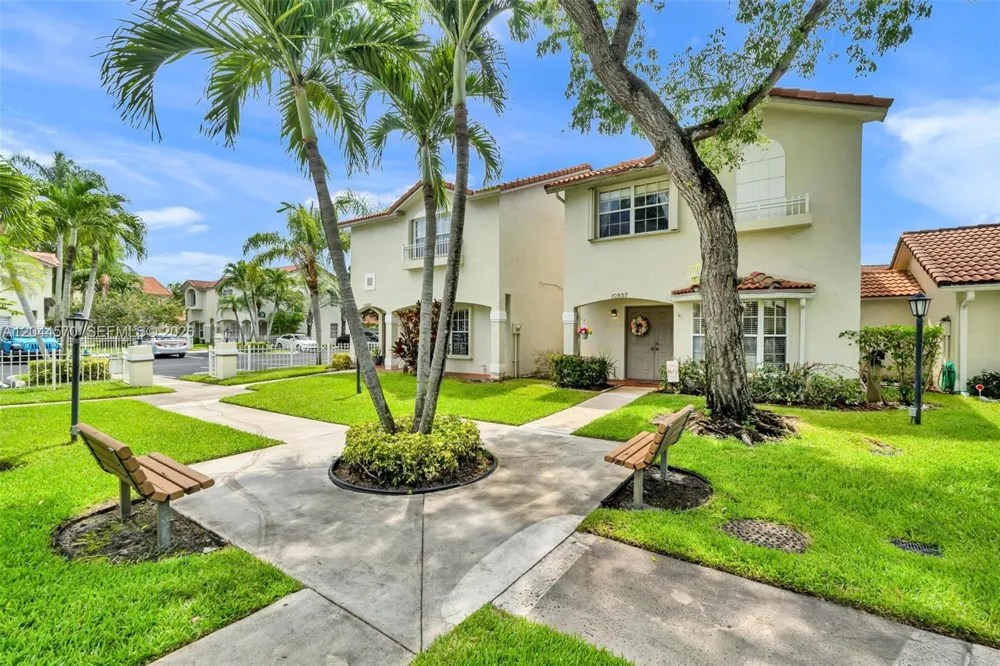 10857 NW 8th St Pembroke Pines, FL 33026