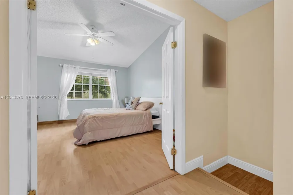 10857 NW 8th St Pembroke Pines, FL 33026