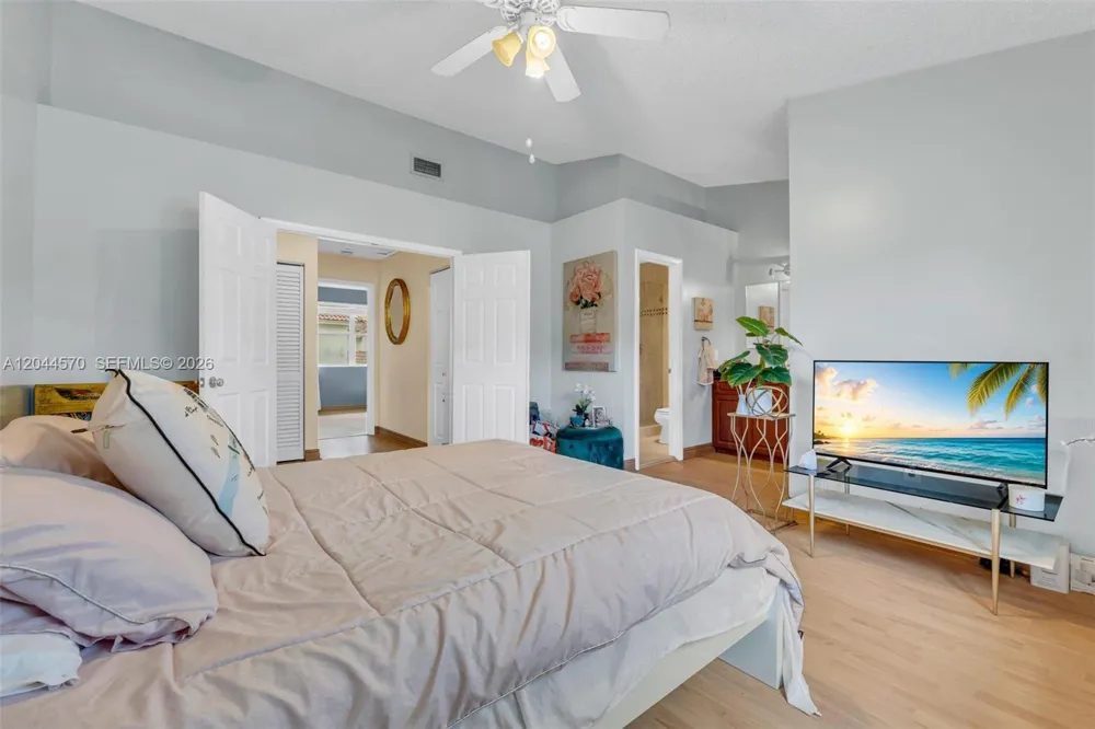 10857 NW 8th St Pembroke Pines, FL 33026