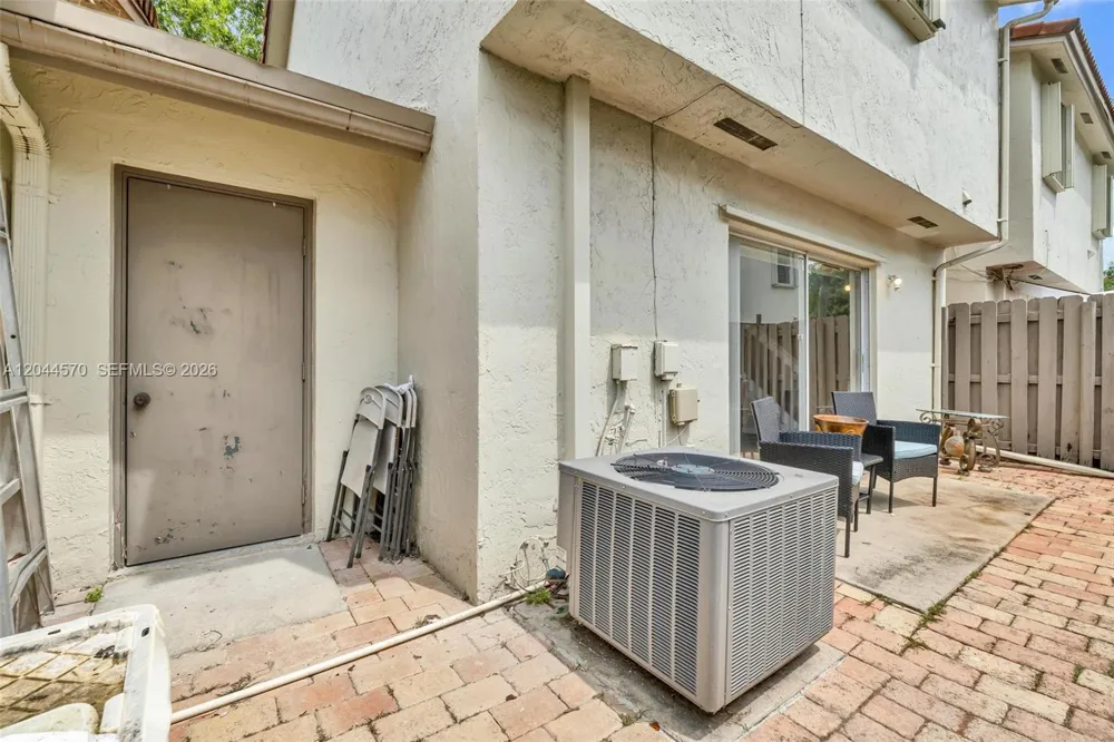 10857 NW 8th St Pembroke Pines, FL 33026