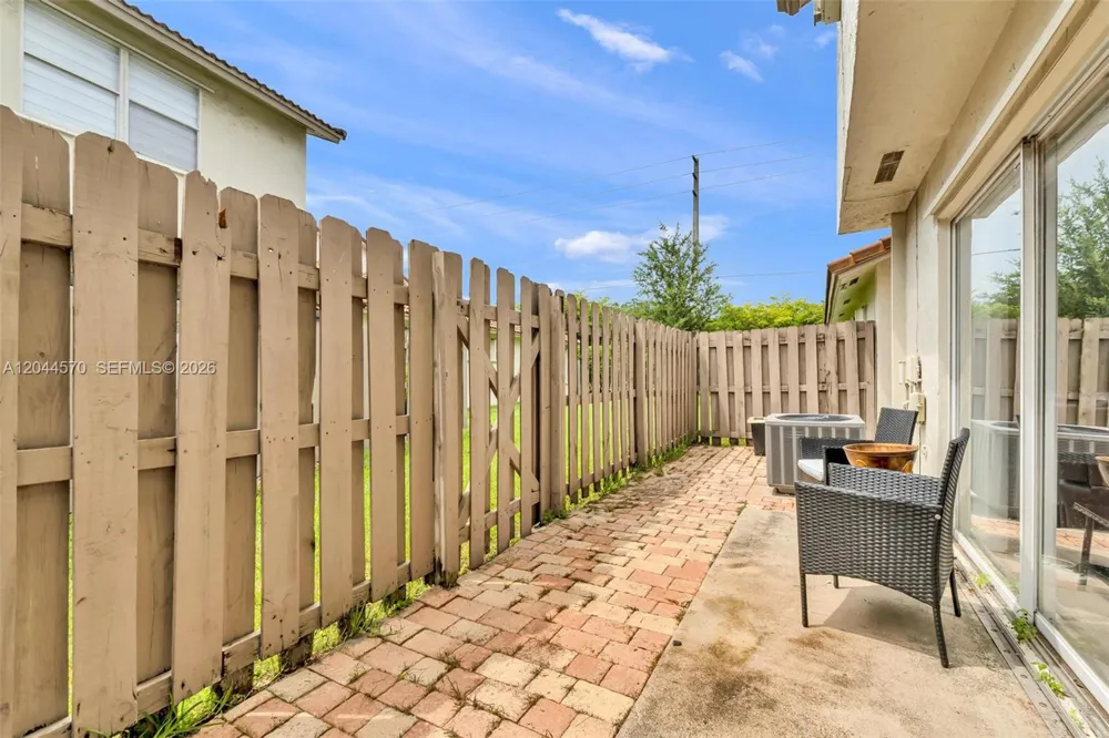 10857 NW 8th St Pembroke Pines, FL 33026