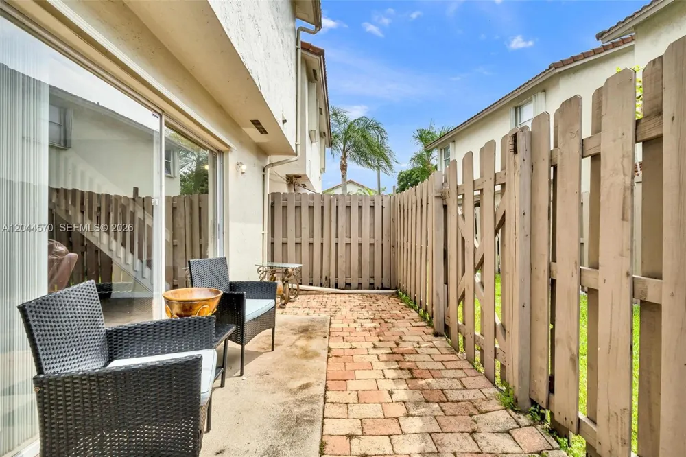 10857 NW 8th St Pembroke Pines, FL 33026