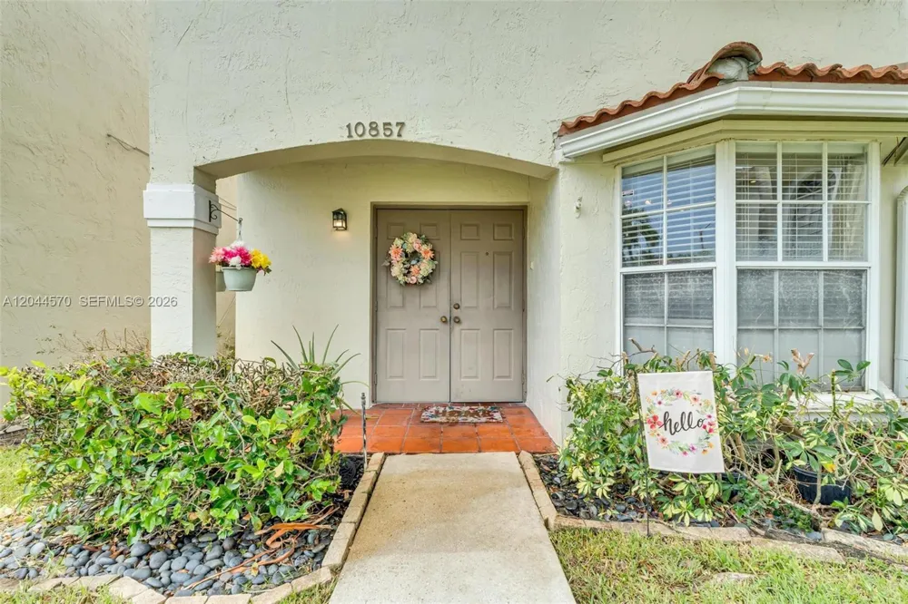10857 NW 8th St Pembroke Pines, FL 33026