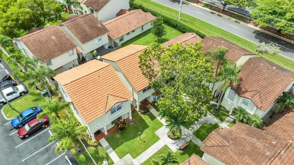 10857 NW 8th St Pembroke Pines, FL 33026