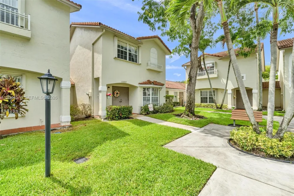 10857 NW 8th St Pembroke Pines, FL 33026