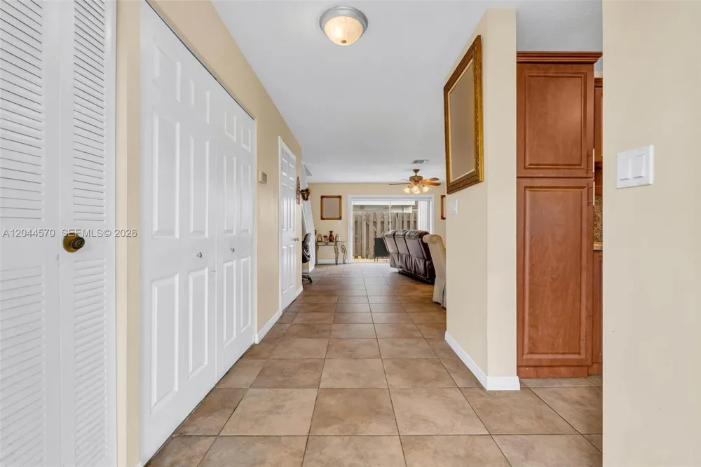 10857 NW 8th St Pembroke Pines, FL 33026
