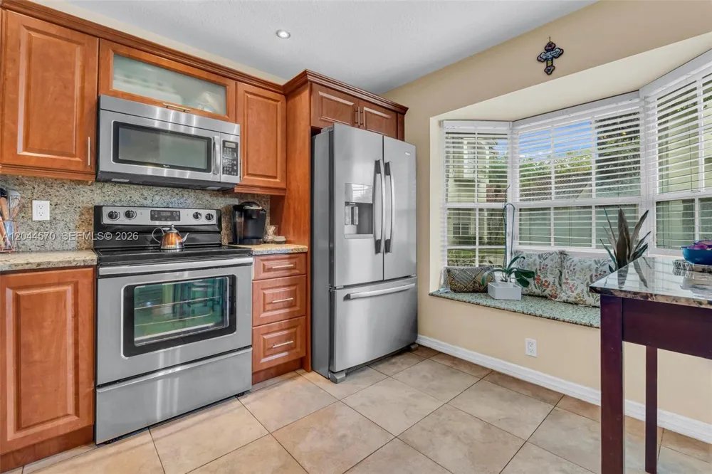10857 NW 8th St Pembroke Pines, FL 33026
