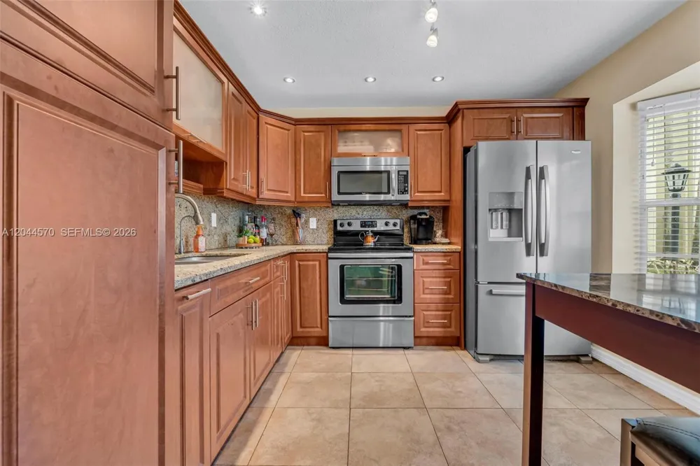 10857 NW 8th St Pembroke Pines, FL 33026