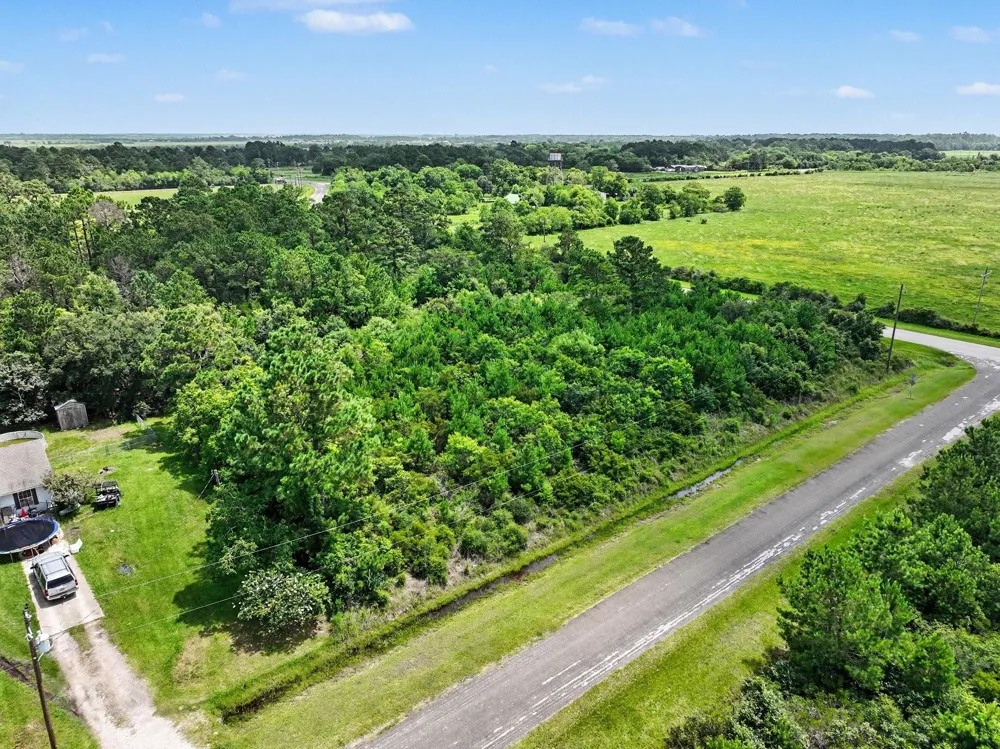 1166 Channelview Rd Anahuac, TX 77514