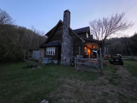 8216 Gassaway Rd Woodbury, TN 37190