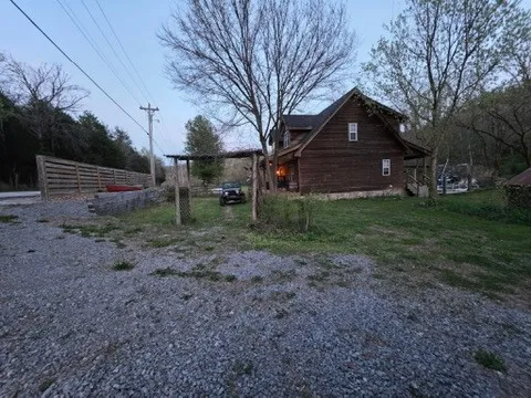 8216 Gassaway Rd Woodbury, TN 37190