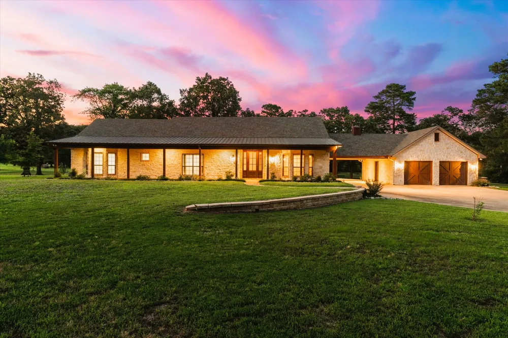 4940 Frontage Road Winfield, TX 75493