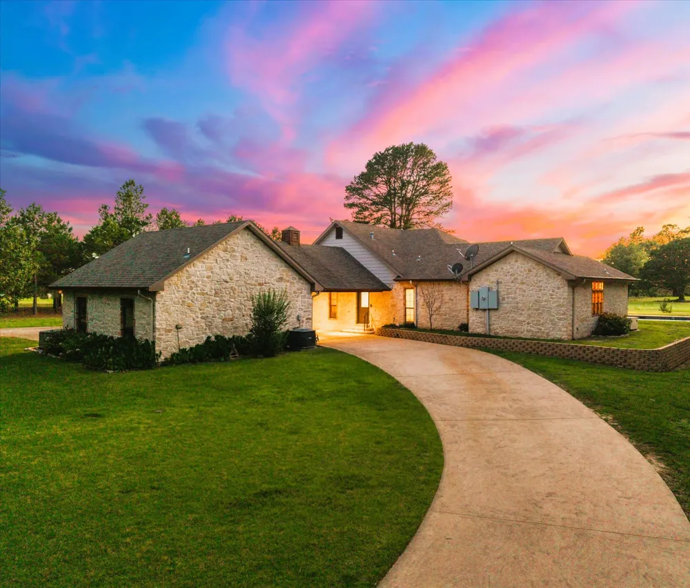 4940 Frontage Road Winfield, TX 75493