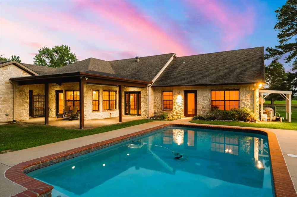 4940 Frontage Road Winfield, TX 75493
