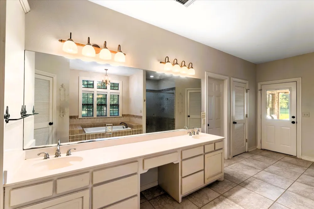 4940 Frontage Road Winfield, TX 75493
