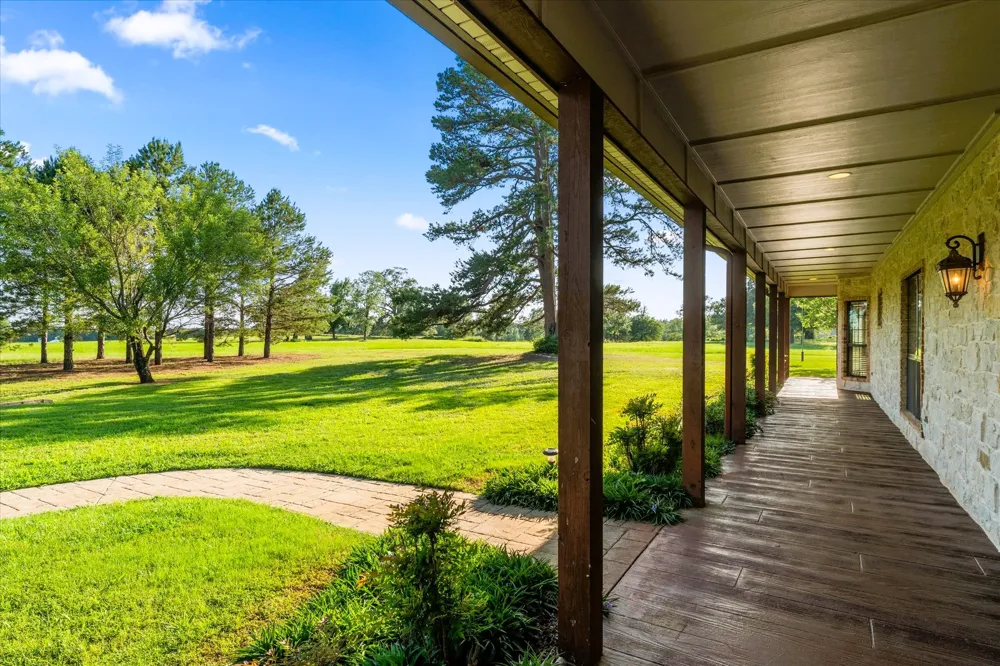 4940 Frontage Road Winfield, TX 75493