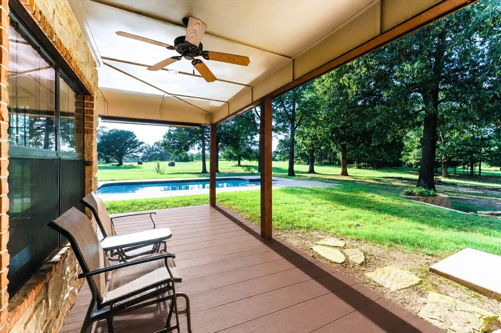 4940 Frontage Road Winfield, TX 75493