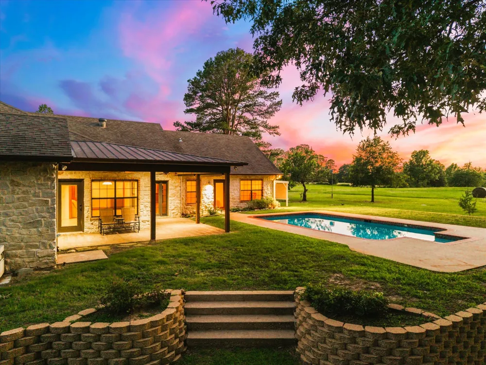 4940 Frontage Road Winfield, TX 75493