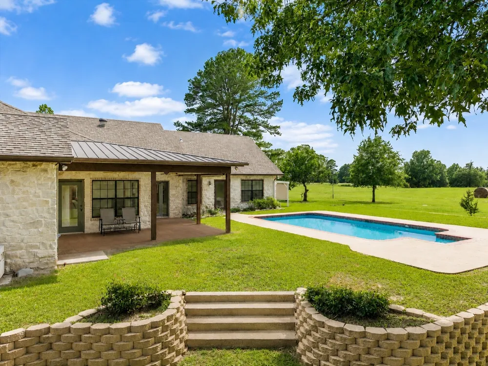 4940 Frontage Road Winfield, TX 75493