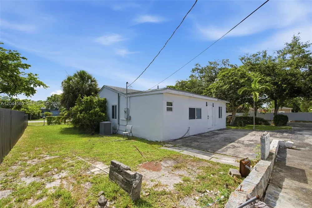 12475 NW 10th Ave North Miami, FL 33168