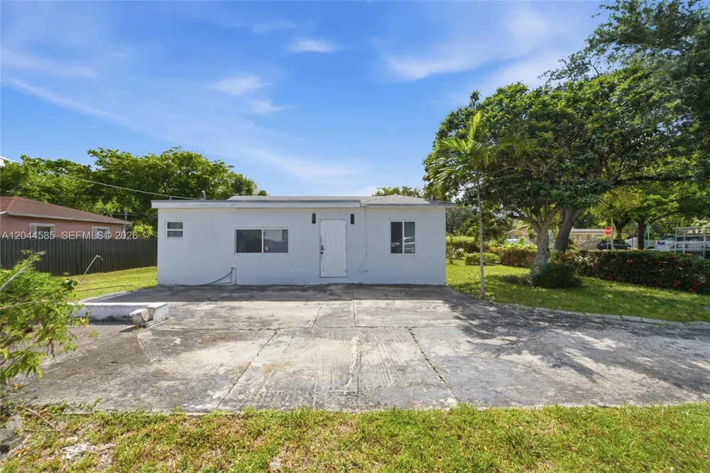 12475 NW 10th Ave North Miami, FL 33168