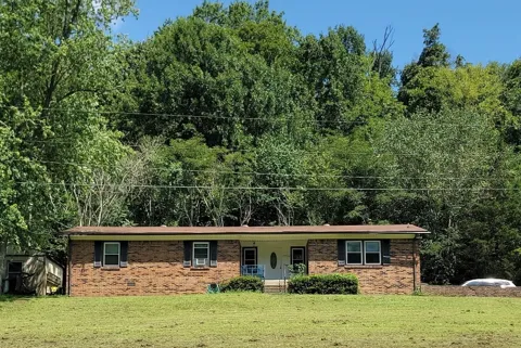 275 Lakeside Dr